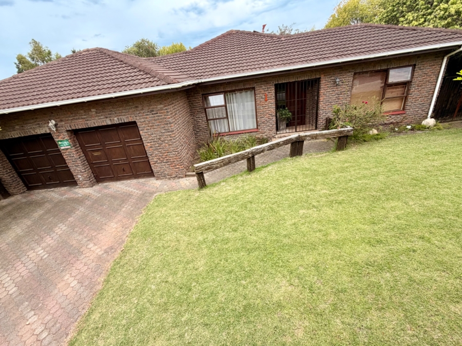 4 Bedroom Property for Sale in Loerie Park Western Cape